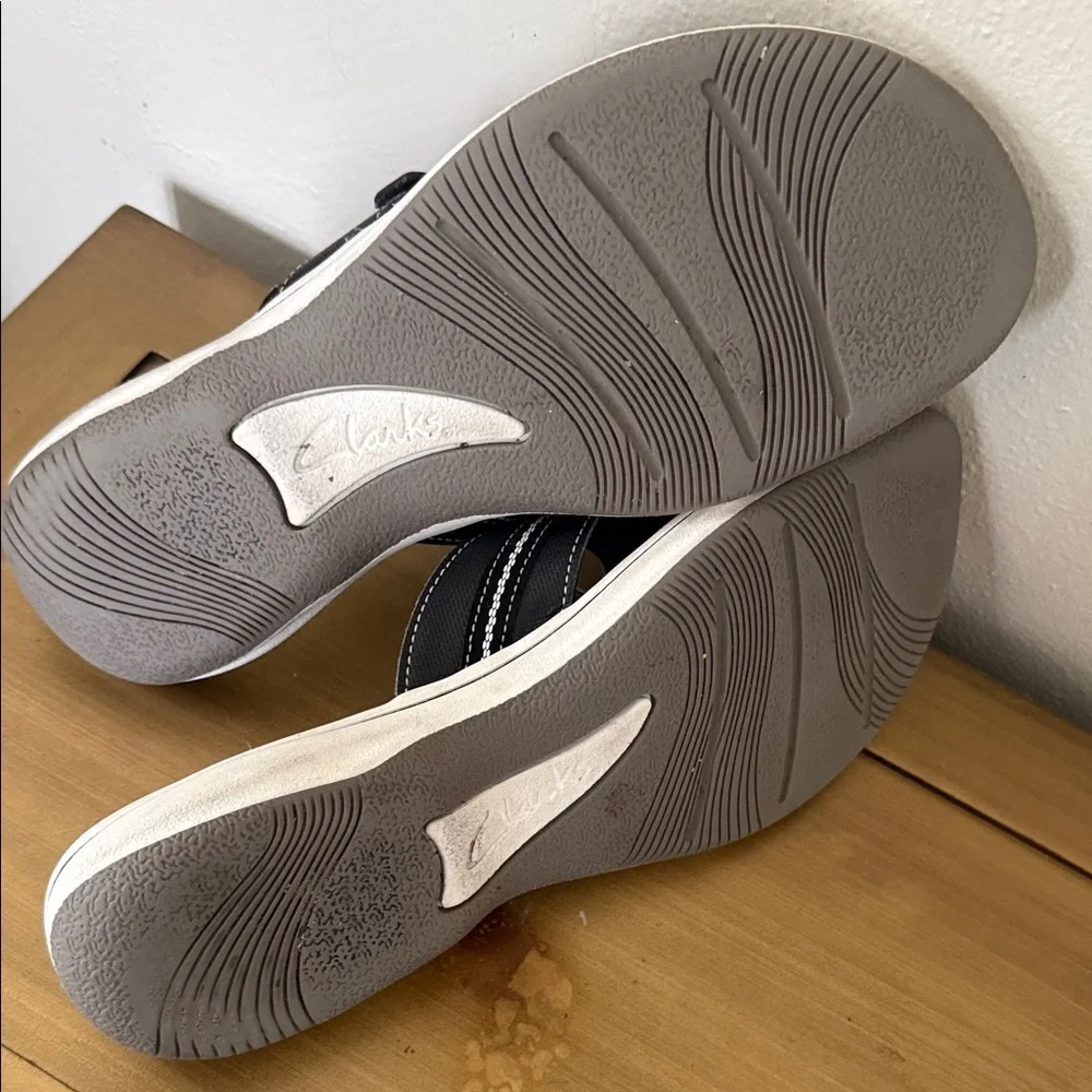 Clarks Cushion Soft Men's Black and Gray Thong Flip-Flops